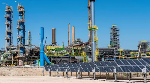 [ENVIRONNEMENT ]: l’USINE TOTAL A LA MÈDE POINTÉE DU DOIGT PAR...